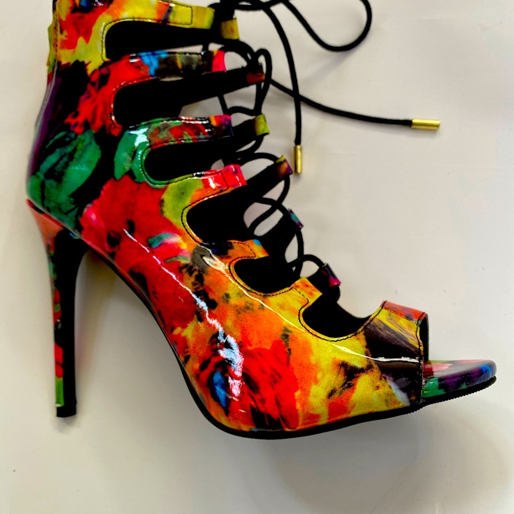 Multi colored elf lace up open toe heels 8.5 us